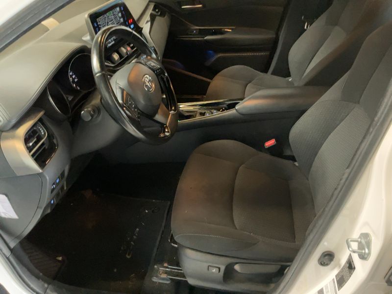 Toyota C-HR 1.8 Hybrid Dynamic — zdjęcie 11
