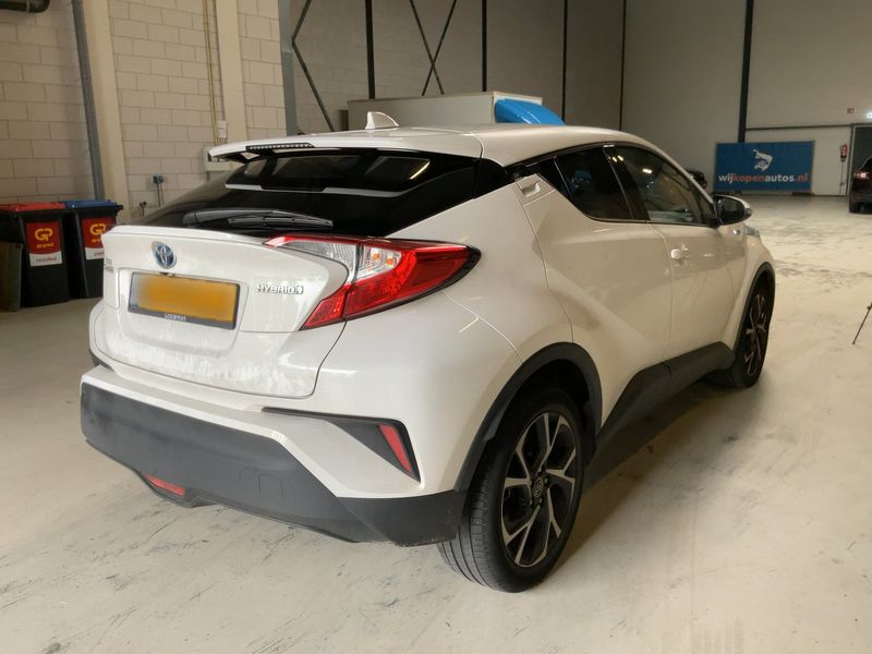 Toyota C-HR 1.8 Hybrid Dynamic — zdjęcie 6