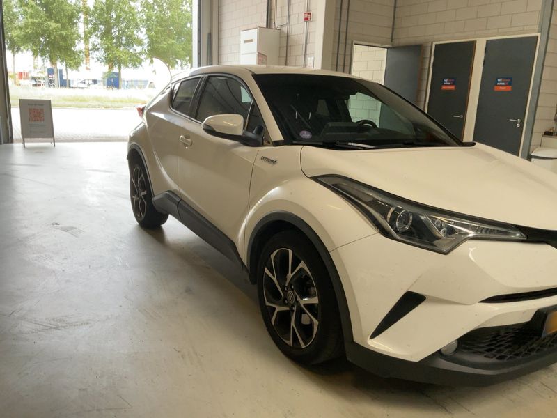 Toyota C-HR 1.8 Hybrid Dynamic — zdjęcie 8