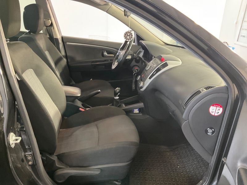 Kia cee'd 1.6 Spirit — zdjęcie 3