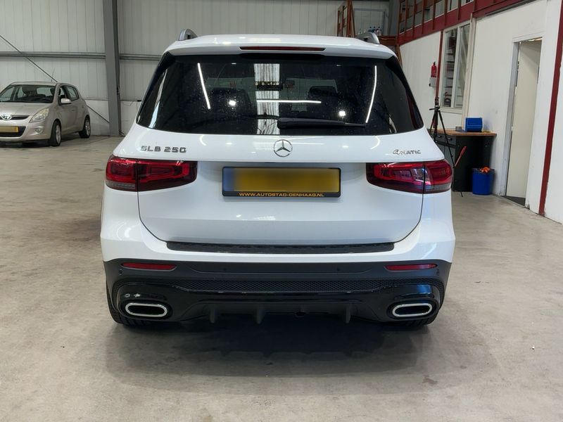 Mercedes-Benz GLB-Klasse GLB 250 4Matic AMG Line — zdjęcie 5