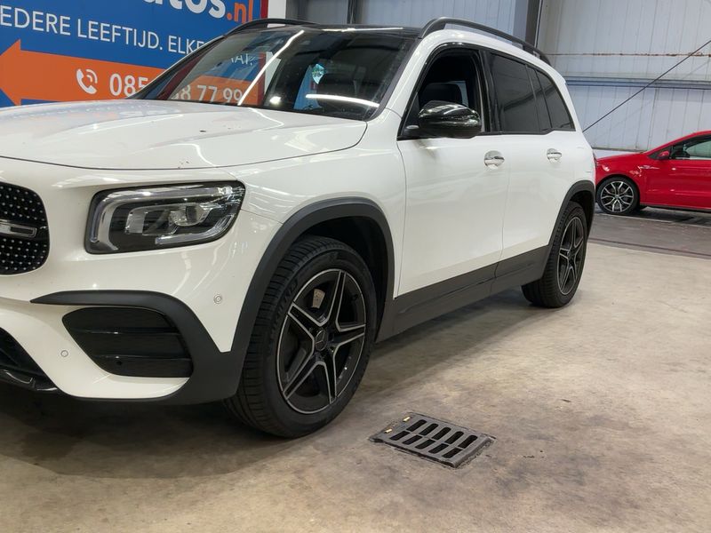 Mercedes-Benz GLB-Klasse GLB 250 4Matic AMG Line — zdjęcie 2