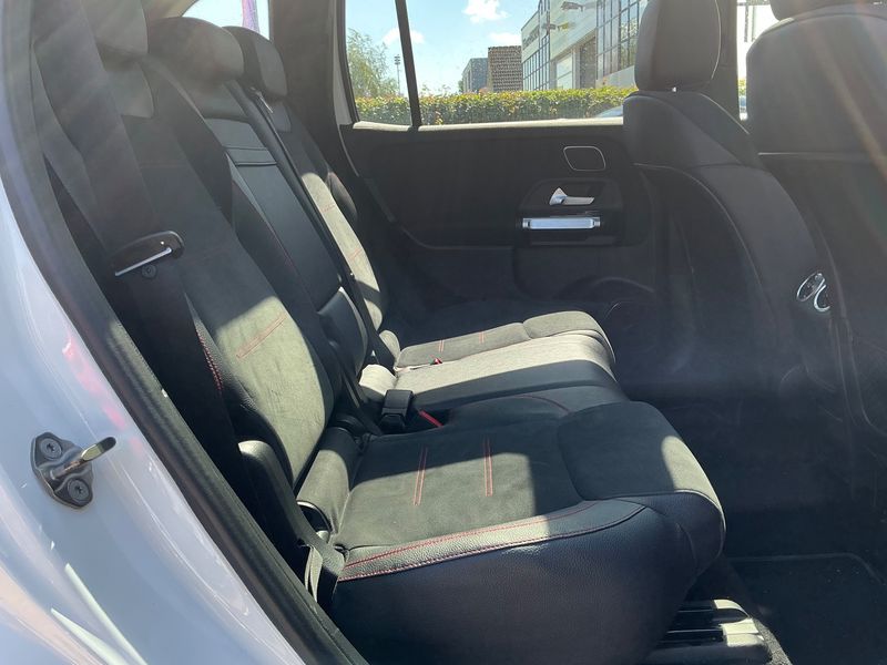 Mercedes-Benz GLB-Klasse GLB 250 4Matic AMG Line — zdjęcie 14