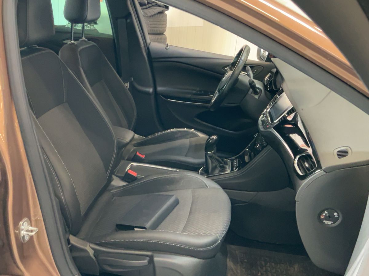 Opel Astra 2016 — photo 18