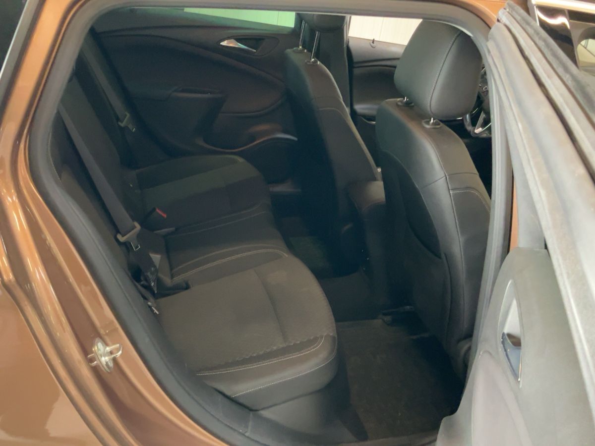 Opel Astra 2016 — photo 21