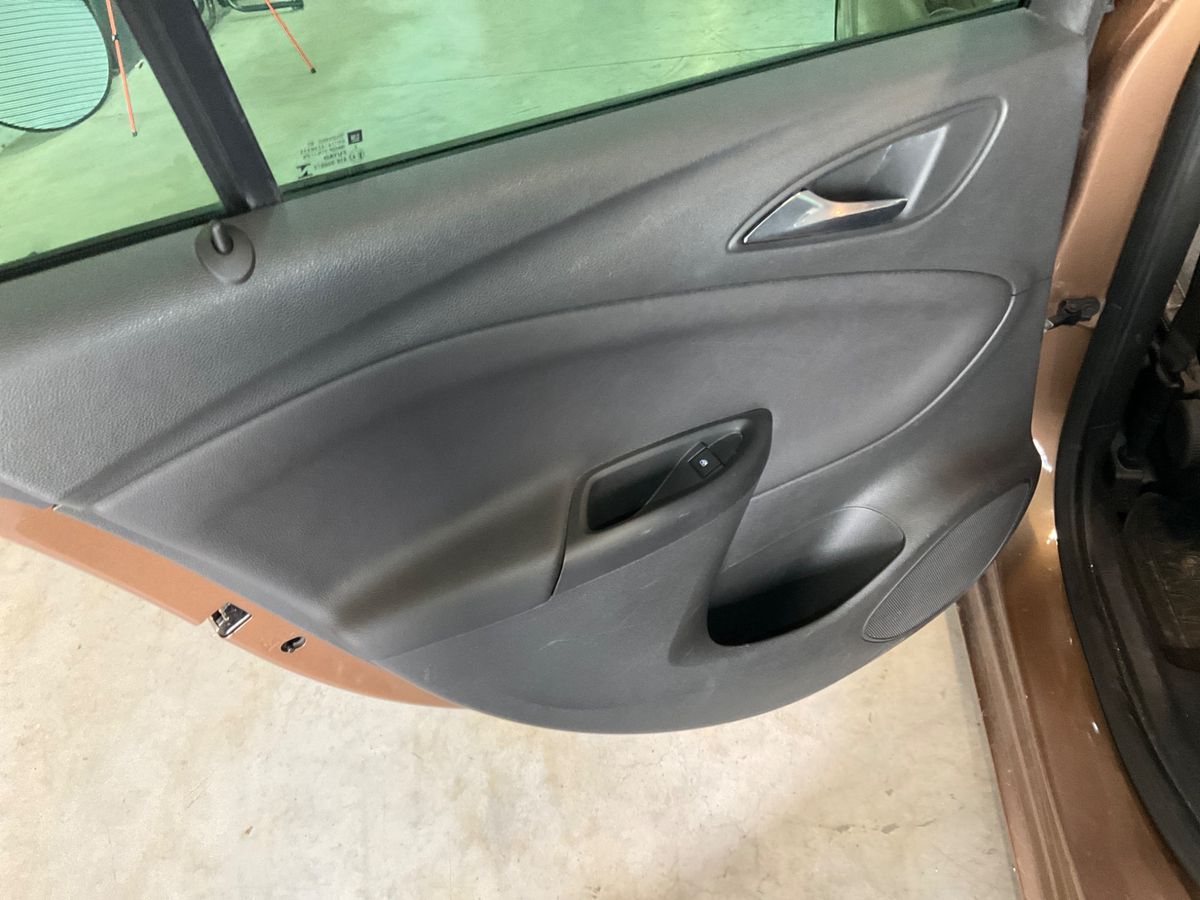 Opel Astra 2016 — photo 30