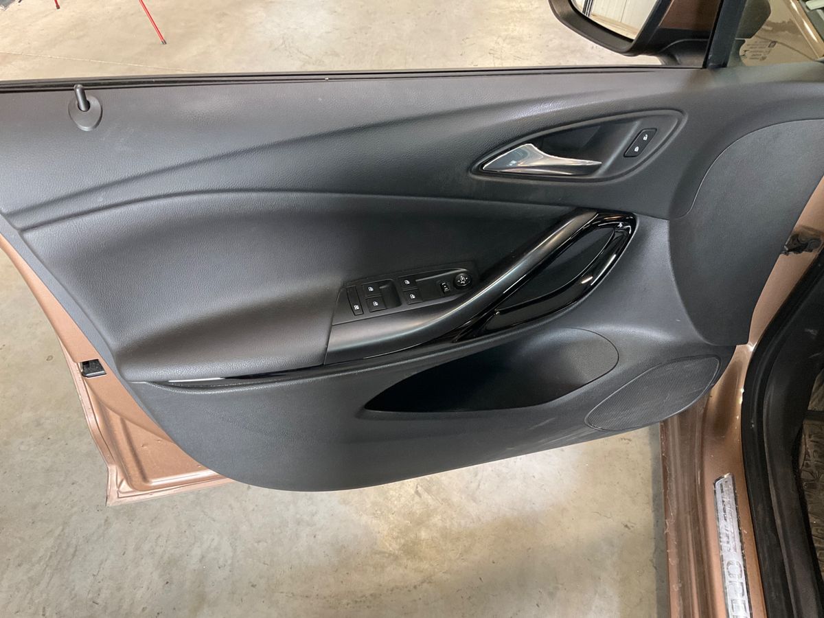 Opel Astra 2016 — photo 33