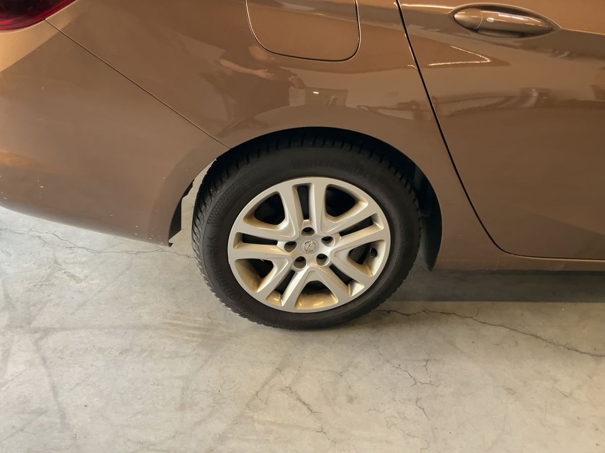 Opel Astra 2016 — photo 10