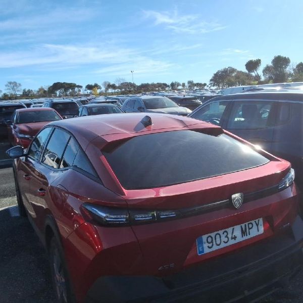 Peugeot 408 1.6 Hybrid Allure — zdjęcie 3