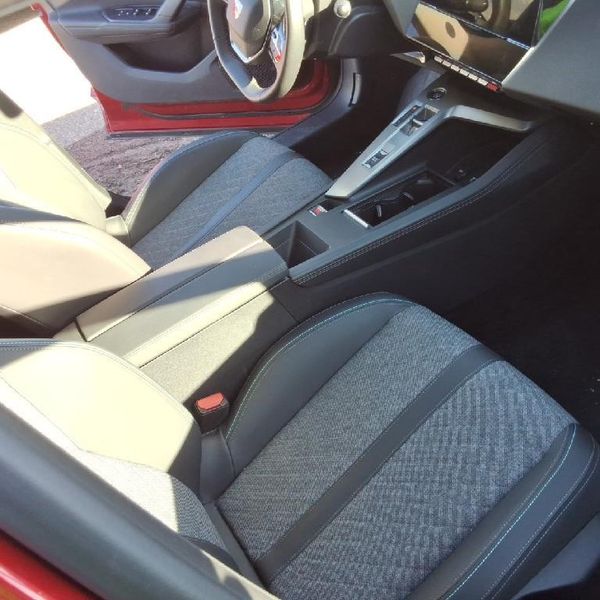 Peugeot 408 1.6 Hybrid Allure — zdjęcie 9