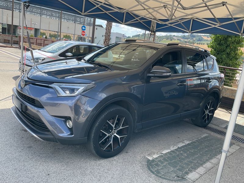 RAV 4 2.0 D-4D Style