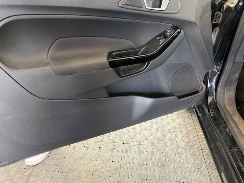 Ford Fiesta 1.0 EcoBoost Titanium 2013 – снимка 24