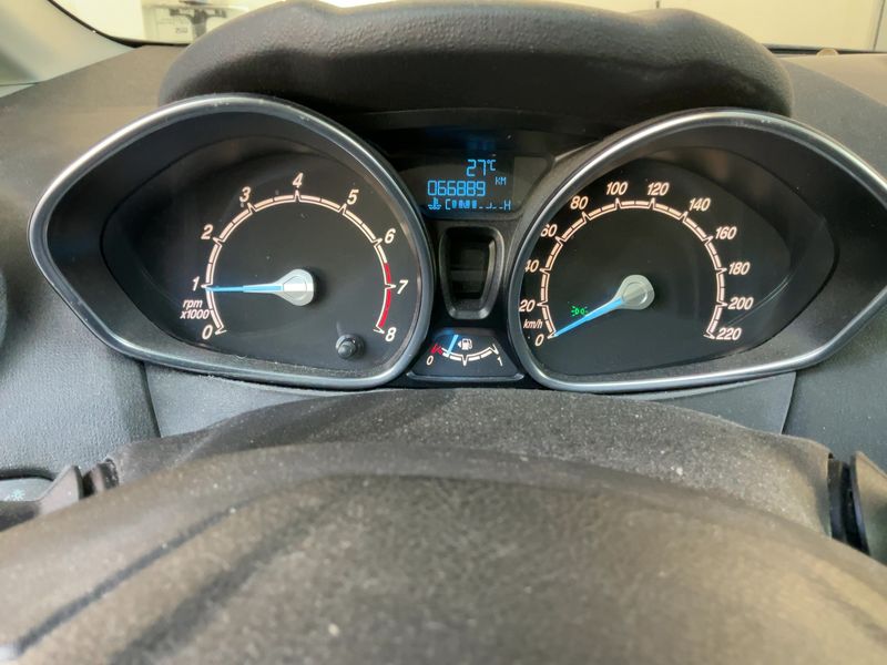 Ford Fiesta 1.0 EcoBoost Titanium 2013 – снимка 18