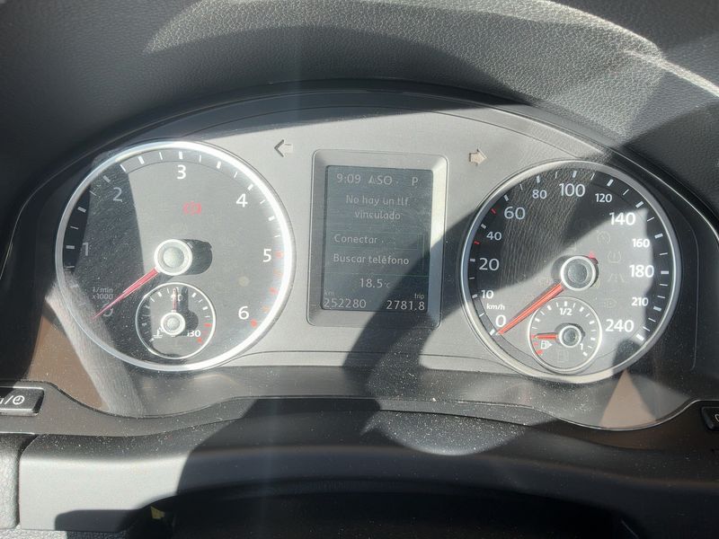 Volkswagen Tiguan 2.0 TDI R-Line 4Motion BlueMotion Tech — zdjęcie 13