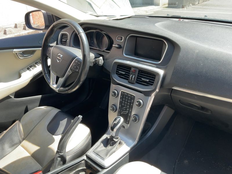 Volvo V40 Cross Country 2.0 T4 Plus AWD — zdjęcie 12