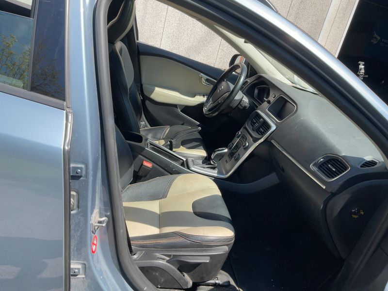Volvo V40 Cross Country 2.0 T4 Plus AWD — zdjęcie 11