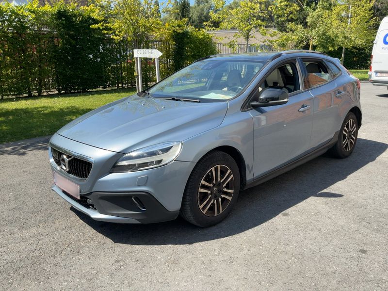 Volvo V40 Cross Country 2.0 T4 Plus AWD — zdjęcie 2