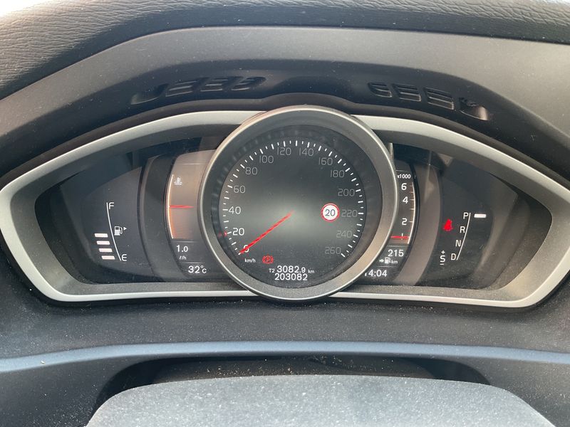 Volvo V40 Cross Country 2.0 T4 Plus AWD — zdjęcie 13