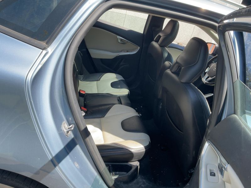 Volvo V40 Cross Country 2.0 T4 Plus AWD — zdjęcie 14