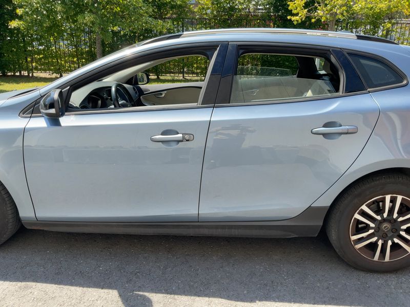 Volvo V40 Cross Country 2.0 T4 Plus AWD — zdjęcie 4