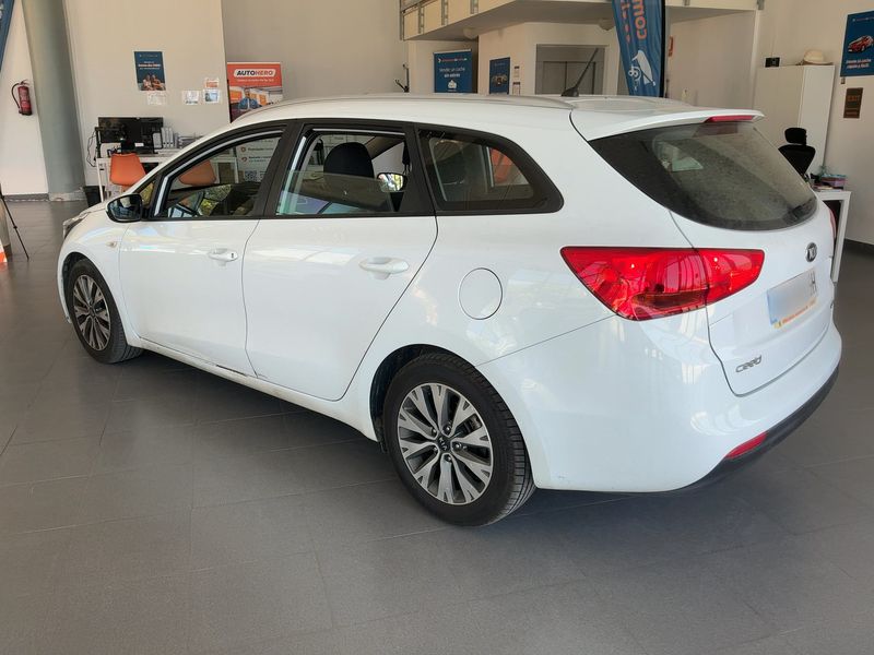 Kia cee'd 1.6 CRDi Concept Plus — zdjęcie 3