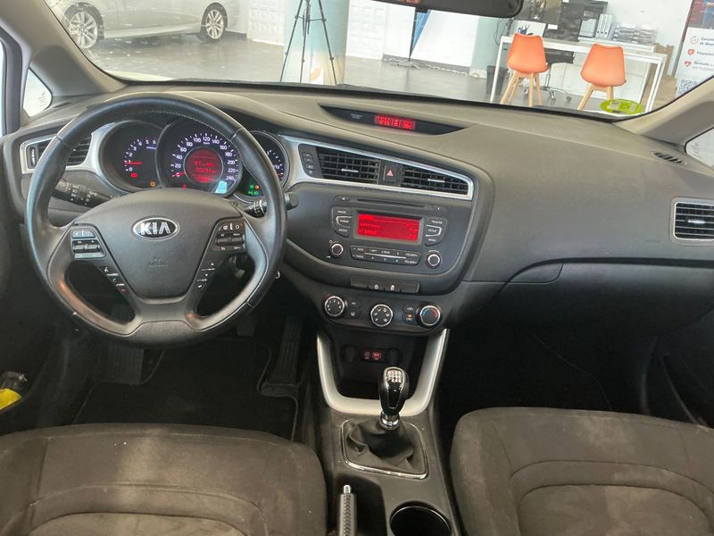 Kia cee'd 1.6 CRDi Concept Plus — zdjęcie 12