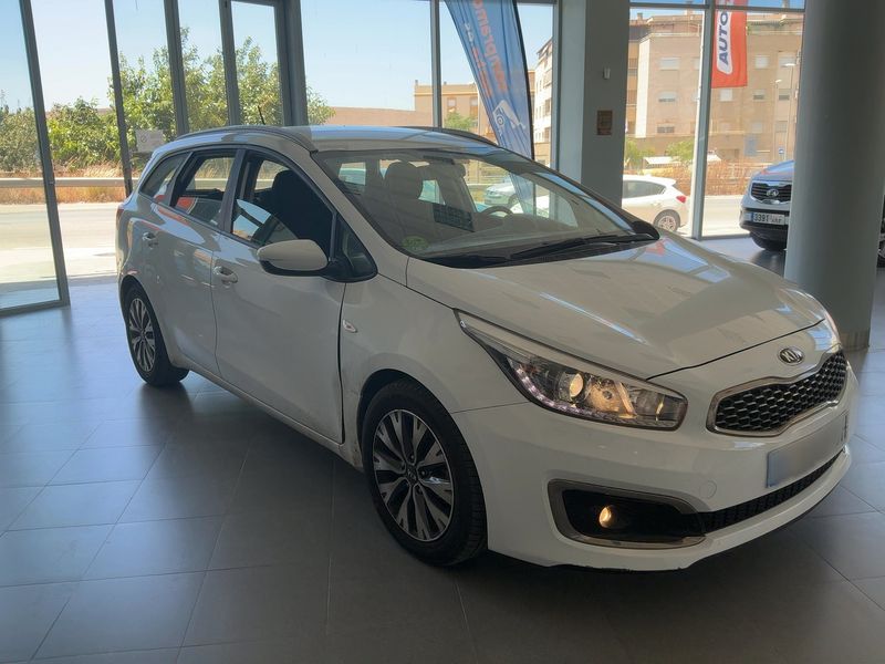 Kia cee'd 1.6 CRDi Concept Plus — zdjęcie 8