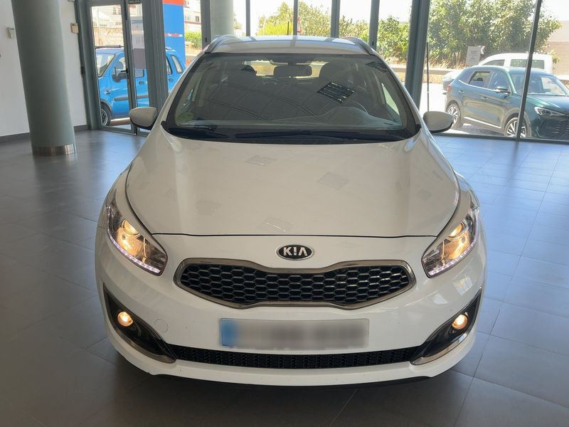 Kia cee'd 1.6 CRDi Concept Plus — zdjęcie 9