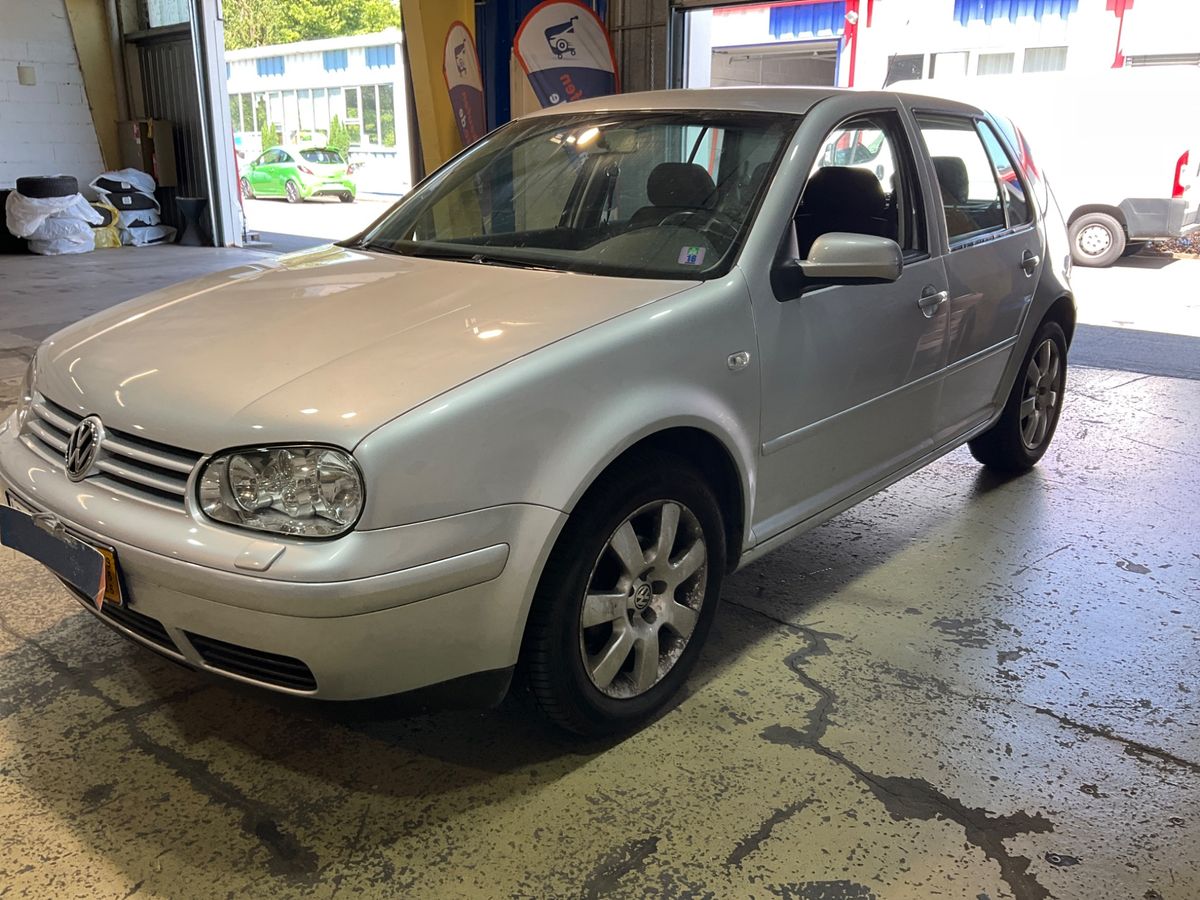 Volkswagen Golf 2003