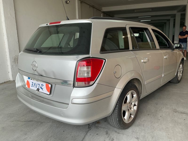 Opel Astra 1.3 CDTI Navi 2008 – снимка 2