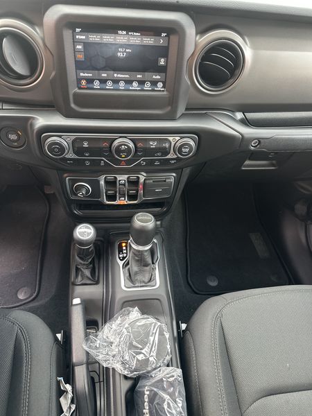Jeep Gladiator 3.0 CRD Overland 4WD — zdjęcie 21
