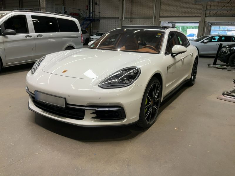 Porsche Panamera Sport Turismo 4 E-Hybrid — zdjęcie 1
