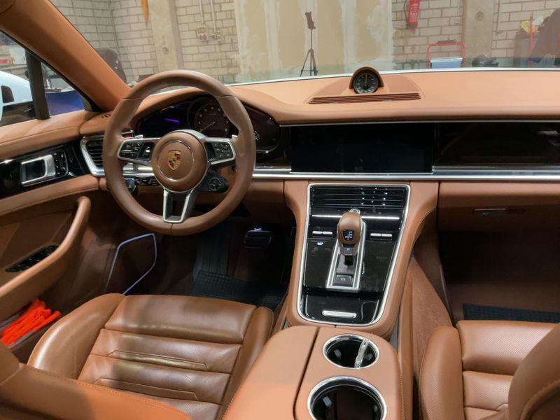 Porsche Panamera Sport Turismo 4 E-Hybrid — zdjęcie 12