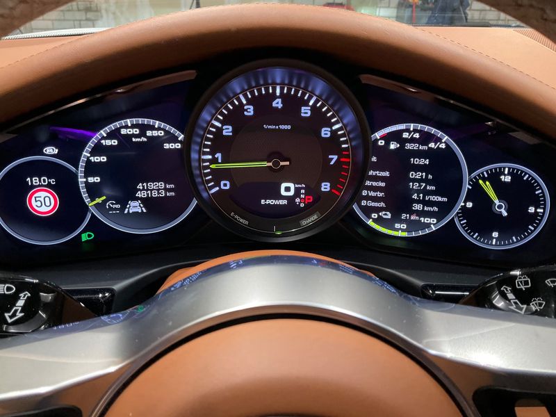 Porsche Panamera Sport Turismo 4 E-Hybrid — zdjęcie 13