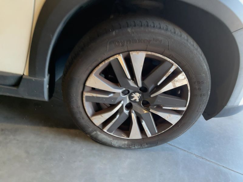 Peugeot 2008 1.2 PureTech Allure 2018 – снимка 11