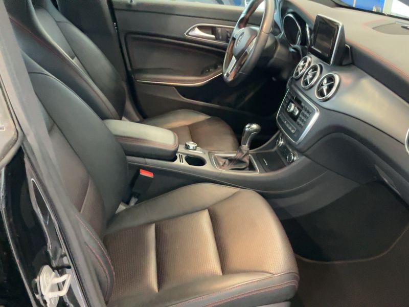 Mercedes-Benz CLA-Klasse CLA 200 AMG Line — zdjęcie 11