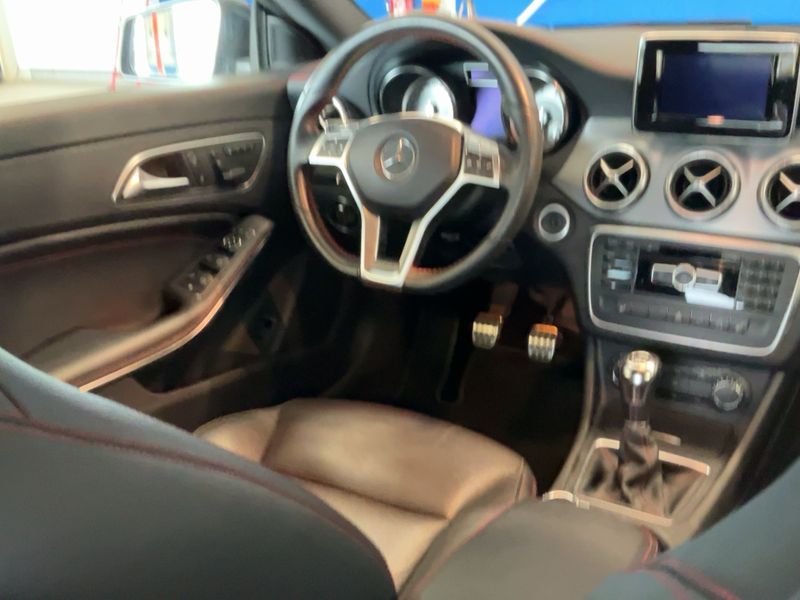 Mercedes-Benz CLA-Klasse CLA 200 AMG Line — zdjęcie 12