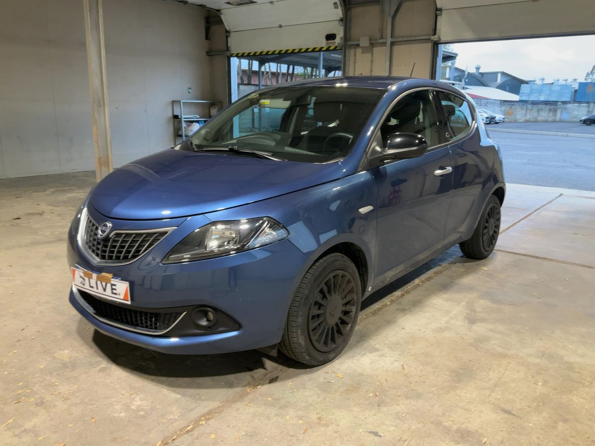 Lancia Ypsilon 1.0 Mild-Hybrid Silver