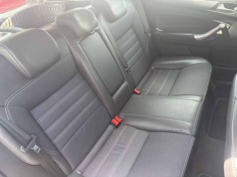 Ford Mondeo 2.0 EcoBoost Titanium — zdjęcie 14