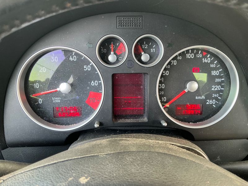 Audi TT 1.8 Turbo Coupe — zdjęcie 13