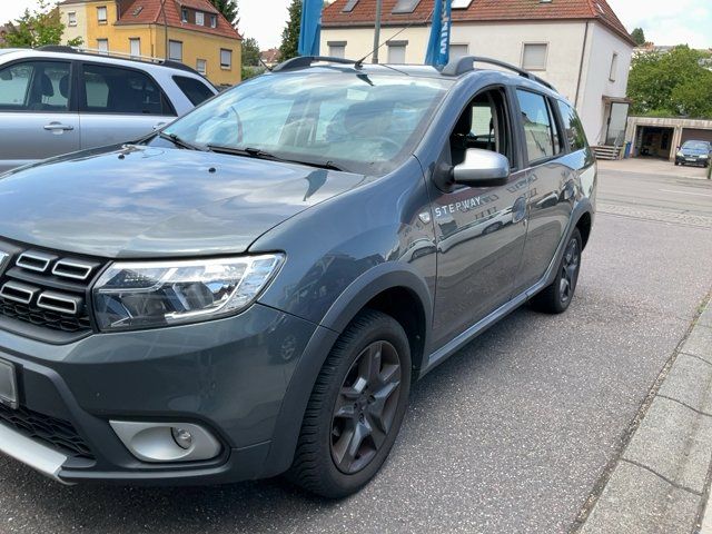Dacia Logan MCV 0.9 TCe Stepway Celebration 2017 – снимка 2