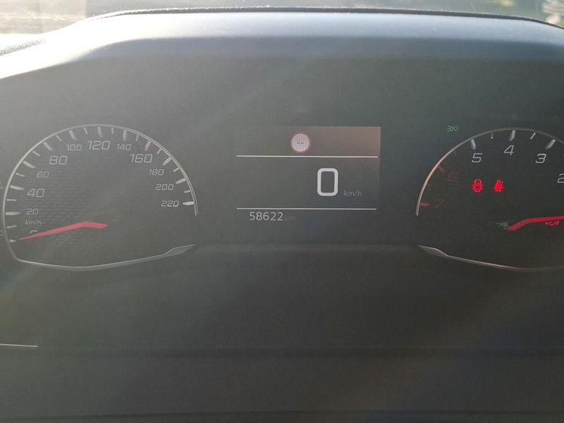 Peugeot 2008 1.2 PureTech Active Pack — zdjęcie 12