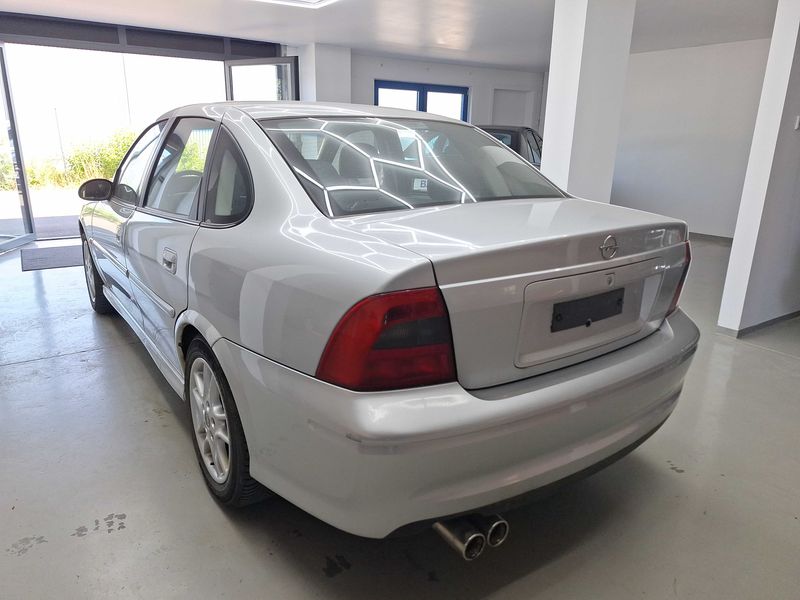 Opel Vectra 2.2 Elegance — zdjęcie 3