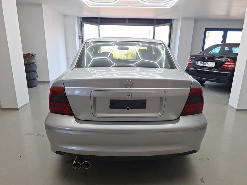 Opel Vectra 2.2 Elegance — zdjęcie 4
