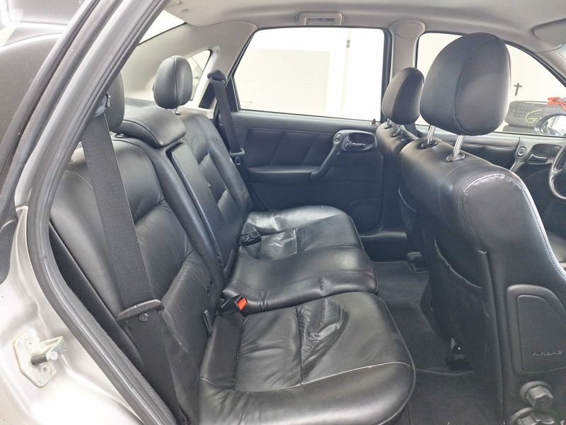 Opel Vectra 2.2 Elegance — zdjęcie 13