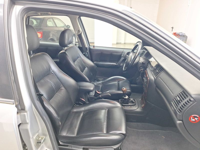 Opel Vectra 2.2 Elegance — zdjęcie 10