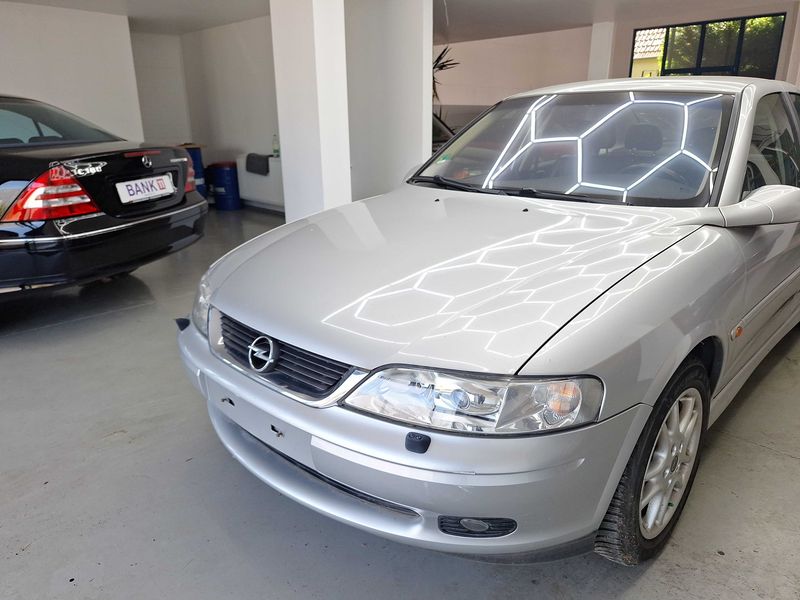Opel Vectra 2.2 Elegance — zdjęcie 2