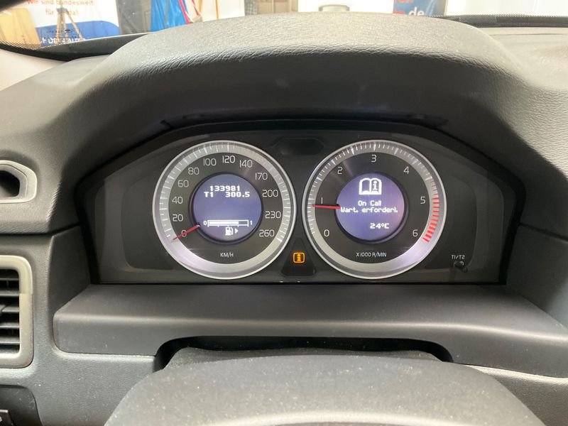 Volvo V70 1.6 D2 Momentum — zdjęcie 13