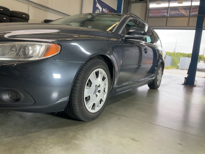 Volvo V70 1.6 D2 Momentum — zdjęcie 2