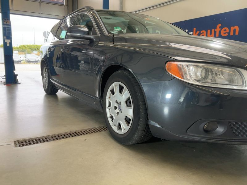 Volvo V70 1.6 D2 Momentum — zdjęcie 8